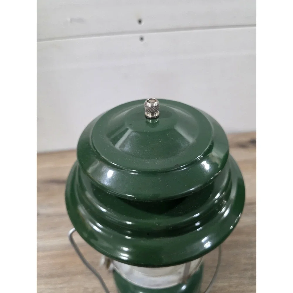 Vintage Coleman Lantern Model 220K Green 2-Mantle 1981 Great Condition Used